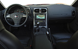 Corvette Z06. Modelo 2008. Imagen. Interior. Control de crucero. Filtrado de aire. Palanca de cambios manual 6 velocidades.