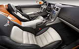 Corvette Z06. Modelo 2008. Imagen. Interior. Asientos en 2 tonos tapizados en piel. Ventanas el�ctricas. Sistema de radio (RDS). 7 bocinas.