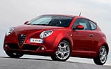 Alfa Romeo MiTo. Modelo 2009. Imagen exterior. Frontal lateral. Coche parado. Carretera. Rojo Giulietta. Llantas de aleaci�n ligera de 18 pulgadas.