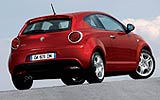 Alfa Romeo MiTo. Modelo 2009. Imagen exterior. Posterior lateral. Coche parado. Carretera. Rojo Giulietta. Llantas de aleaci�n ligera de 18 pulgadas.