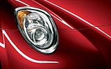 Alfa Romeo MiTo. Modelo 2009. Imagen exterior. Detalle. Faro delantero derecho. Rojo Giulietta. Llantas de aleaci�n ligera de 18 pulgadas.