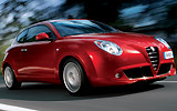 Alfa Romeo MiTo. Modelo 2009. Imagen. Lateral frontal. Movimiento. Carretera. Exterior. Rojo Giulietta.