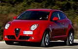 Alfa Romeo MiTo. Modelo 2009. Imagen exterior. Lateral frontal. Movimiento. Carretera. Rojo Giulietta. Llantas de aleaci�n ligera de 17 pulgadas.