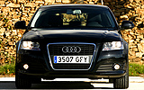 Audi A3. Modelo 2008. Imagen exterior. Frontal. Coche parado. Carretera. Negro.