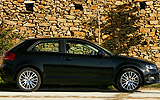 Audi A3. Modelo 2008. Imagen exterior. Lateral. Coche parado. Carretera. Negro.
