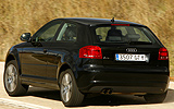 Audi A3. Modelo 2008. Imagen exterior. Posterior lateral. Movimiento. Carretera. Negro.