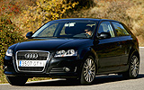 Audi A3. Modelo 2008. Imagen exterior. Frontal lateral. Movimiento. Carretera. Negro.