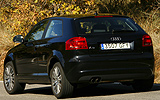 Audi A3. Modelo 2008. Imagen exterior. Posterior. Movimiento. Carretera. Negro.