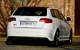 Audi S3. Modelo 2008. Sportback. Imagen. Coche parado. Posterior lateral. Blanco