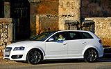 Audi S3. Modelo 2008. Sportback. Imagen. Movimiento. Lateral frontal. Blanco