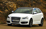 Audi S3. Modelo 2008. Sportback. Imagen. Movimiento. Lateral izquierdo frontal. Carretera. Blanco