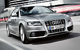 Audi S4. Modelo 2009. Imagen. Exterior. Lateral frontal. Coche en movimiento. Gris.