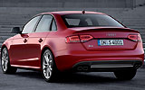 Audi S4. Modelo 2009. Imagen. Exterior. Lateral posterior. Coche parado. Carretera. Rojo.