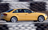 Audi S4. Modelo 2009. Imagen. Exterior. Lateral. Coche en movimiento. Carretera. Amarillo.