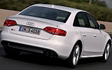 Audi S4. Modelo 2009. Imagen. Exterior. Posterior lateral. Coche en movimiento. Carretera. Blanco.