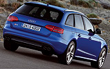 Audi S4. Modelo 2009. Imagen. Exterior. Posterior lateral. Coche parado. Carretera. Azul.
