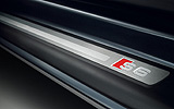 Audi S6. Modelo 2009. Imagen. Interior. Detalle. Marco puerta. Aluminio
