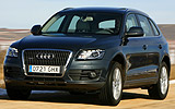Audi Q5. Modelo 2009. Imagen. Exterior. Frontal lateral. Coche en movimiento. Carretera. Negro brillante.