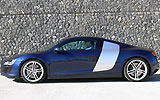 Audi R8. Modelo 2008. Imagen. Exterior. Lateral. Coche parado. Carretera. Llantas aleaci�n ligeras de 19 pulgadas. Azul Mugellon efecto perla.
