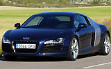 Audi R8. Modelo 2008. Imagen. Exterior. Frontal lateral. Coche parado. Carretera. Llantas aleaci�n ligeras de 19 pulgadas. Azul Mugellon efecto perla.