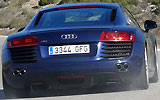 Audi R8. Modelo 2008. Imagen. Exterior. Posterior. Coche en movimiento. Carretera. Azul Mugellon efecto perla.