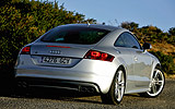 Audi  TTS 2.0 TFSI quattro. Modelo 2009. Coup�. Imagen. Exterior. Posterior lateral. Coche parado. Carretera. Plata.