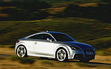 Audi  TTS 2.0 TFSI quattro. Modelo 2009. Coup�. Imagen. Exterior. Lateral frontal. Coche en movimiento. Carretera. Plata.