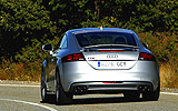 Audi  TTS 2.0 TFSI quattro. Modelo 2009. Coup�. Imagen. Exterior. Lateral posterior. Coche parado. Carretera. Plata.
