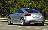 Audi  TTS 2.0 TFSI quattro. Modelo 2009. Coup�. Imagen. Exterior. Lateral posterior. Coche en movimiento. Carretera. Plata.