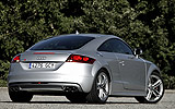Audi  TTS 2.0 TFSI quattro. Modelo 2009. Coup�. Imagen. Exterior. Posterior lateral. Coche parado. Carretera. Llantas aleaci�n ligera de 18 pulgadas en dise�o de 5 brazos. Plata.