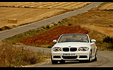 BMW Serie 1 Cabrio. Modelo 2009. Imagen. Frontal. Movimiento. Carretera. Alpinweiss. Llanta 18 pulgadas 5 radios Estrella.