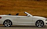 BMW Serie 1 Cabrio. Modelo 2009. Imagen. Lateral. Descapotado. Alpinweiss. Llanta 18 pulgadas 5 radios Estrella.