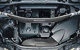 BMW Serie 1 Cabrio. Modelo 2008. Imagen. Accesorio Performance. Barra entres las torretas de la suspensi�n delantera.