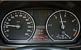 BMW Serie 1. Modelo 2009. Imagen. Interior. Cuenta revoluciones. Cuenta kil�metros.