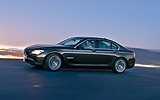 BMW Serie 7. Modelo 2009. Carrocer�a corta. Imagen. Lateral. Coche en movimiento. Carretera. Negro.