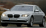 BMW Serie 7. Modelo 2009. Carrocer�a corta. Imagen. Exterior. Frontal lateral. Coche en movimiento. Carretera.