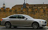 BMW Serie 7. Modelo 2009. Carrocer�a corta. Imagen. Exterior. Lateral. Coche parado. Carretera.