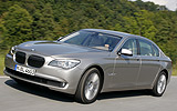 BMW Serie 7. Modelo 2009. Carrocer�a larga. Imagen. Frontal- lateral. Movimiento. Carretera.