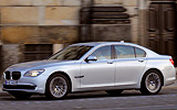 BMW Serie 7. Modelo 2009. Carrocer�a corta. Imagen. Frontal- lateral. Parado. Carretera. Gris.
