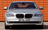 BMW Serie 7. Modelo 2009. Carrocer�a corta. Imagen. Frontal. Coche parado. Gris.
