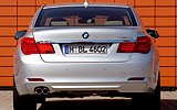 BMW Serie 7. Modelo 2009. Carrocer�a corta. Imagen. Posterior. Coche parado. Gris.