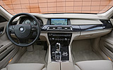 BMW Serie 7. Modelo 2009. Carrocer�a larga. Imagen. Interior. Cuadro de instrumentos. Cuentarrevoluciones. Cuentakil�metros.