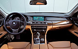 BMW Serie 7. Modelo 2009. Carrocer�a corta. Imagen. Interior. Salpicadero. Mandos en el volante. Consola central. Navegador. Palanca de cambios autom�tica.