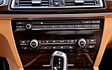 BMW Serie 7. Modelo 2009. Carrocer�a corta. Imagen. Interior. Consola central. Navegar acceso internet. Radio CD. Palanca de cambios autom�tica. Mando �iDrive�.