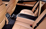 BMW Serie 7. Modelo 2009. Carrocer�a corta. Imagen. Interior. Asientos traseros. Reposabrazos. Sujetavasos.
