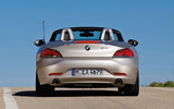 BMW Z4. Modelo 2009. Imagen exterior. Posterior. Coche parado. Descapotado. Carretera.
