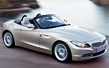 BMW Z4. Modelo 2009. Imagen exterior. Frontal lateral. Movimiento.  Descapotado. Carretera.