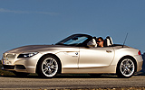 BMW Z4. Modelo 2009. Imagen exterior. Lateral. Descapotado. Movimiento. Carretera.