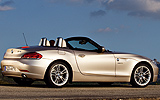 BMW Z4. Modelo 2009. Imagen exterior. Posterior. Coche parado. Descapotado. Carretera.