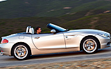 BMW Z4. Modelo 2009. Imagen exterior. Lateral. Movimiento. Descapotado. Carretera.